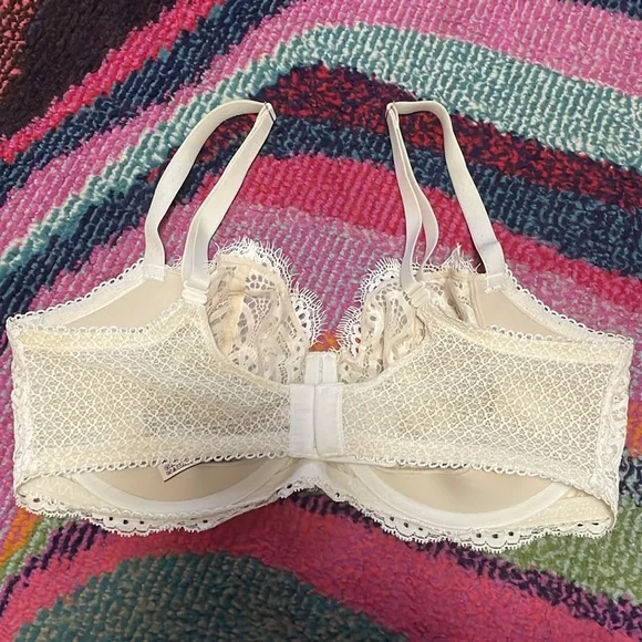 GENTLY WORN VICTORIA’S SECRET LACE BRA SZ 36DDD - Picture 3 of 9